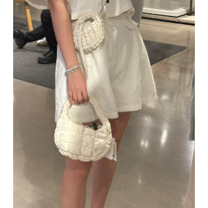 COS小小一个很适合搭衣服！！云朵包