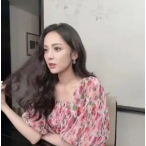 Ganni碎花上衣