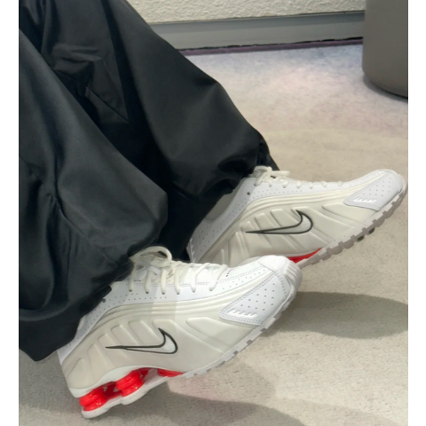 Nike Shox R4 运动鞋