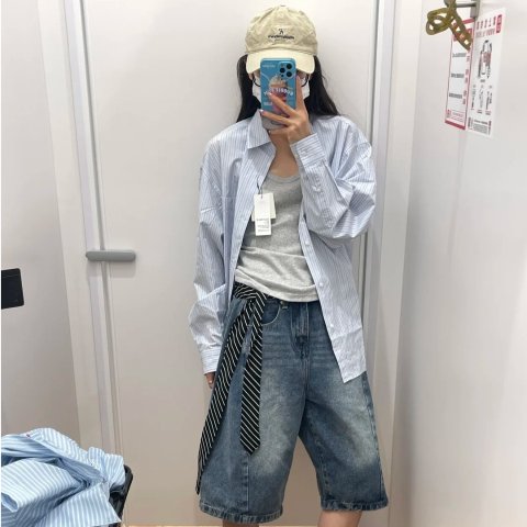 蓝色细条纹衬衫