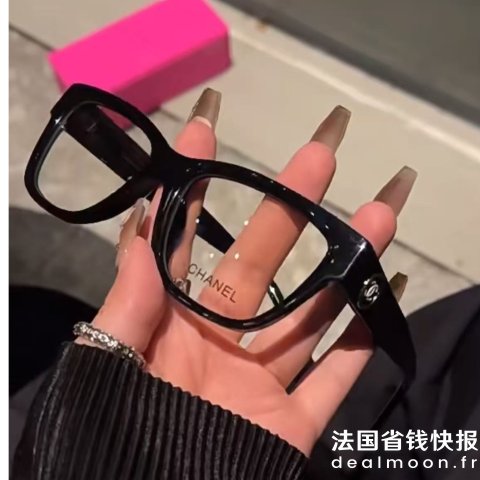 Chanel侧面logo好绝！黑框素颜镜