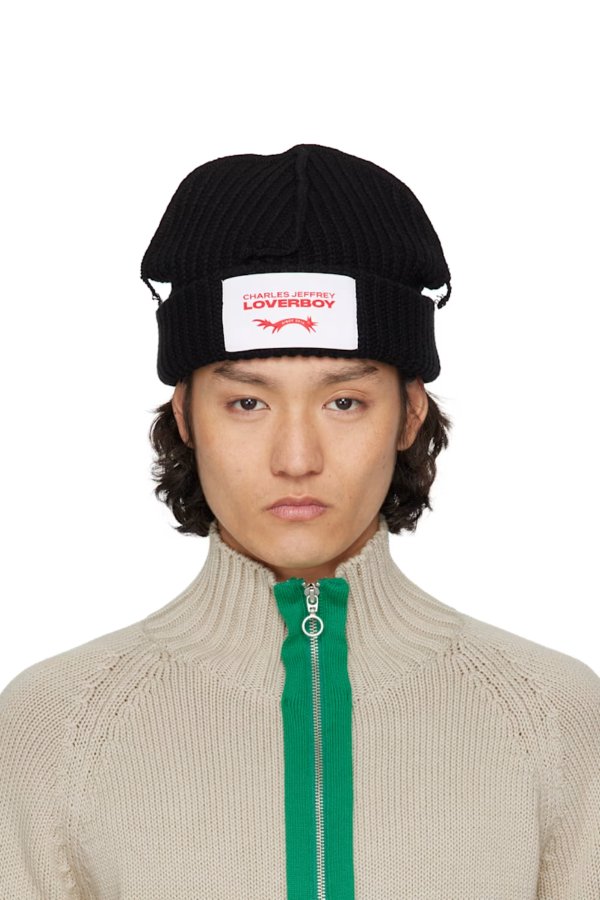 Label 黑色毛线帽