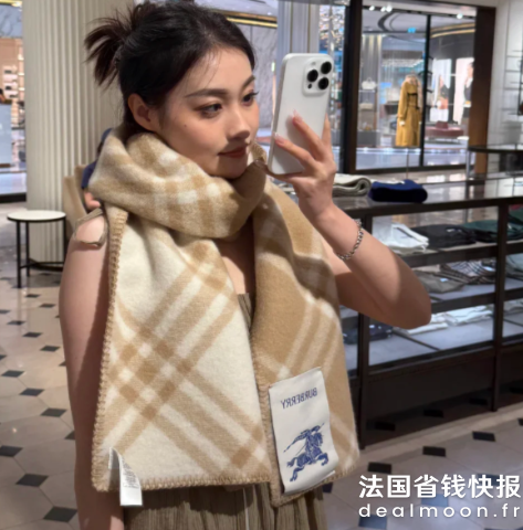 Burberry赶紧抢！这款超值今年的大爆款BURBERRY 格纹围巾