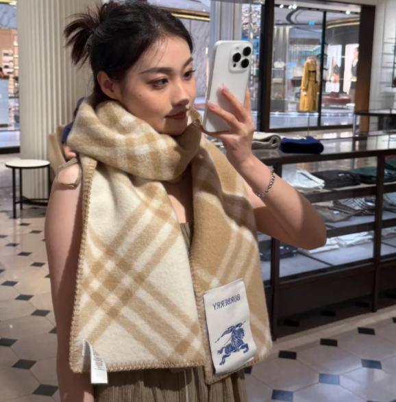 BURBERRY 格纹围巾