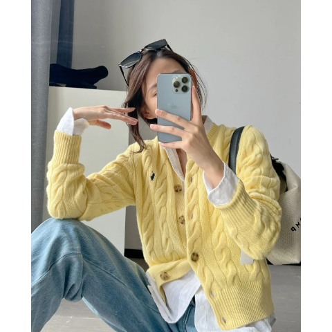 棉质扭花圆领开衫