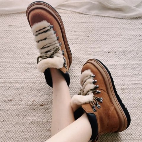 UGG这双有点好看！！V底防滑耐磨还能户外登山sacai Hiker 登山靴 男女款