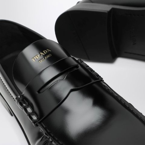 黑色亮面皮革乐福鞋