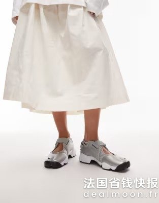 NikeNike Air Rift 银色休闲鞋