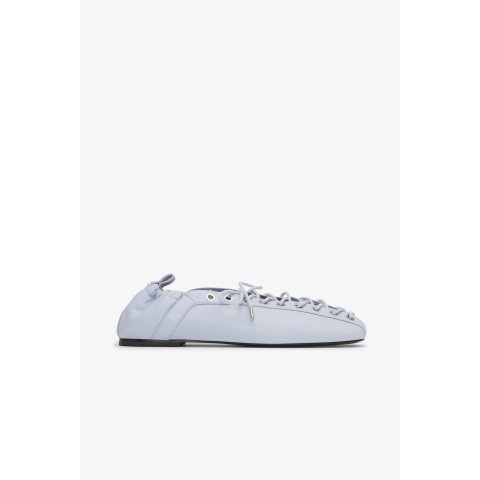 浅蓝系带芭蕾平底鞋