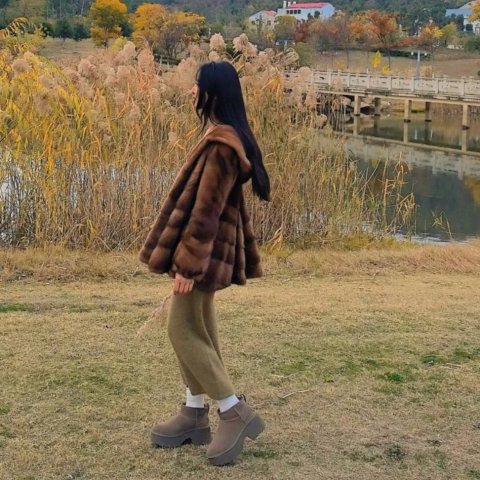 Classic Ultra Mini 女士短靴