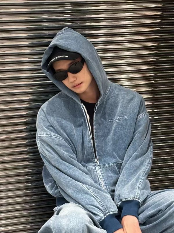 浅蓝宽松牛仔帽衫