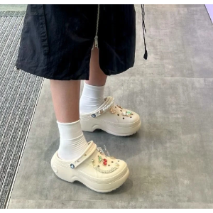CrocsBella 厚底鞋