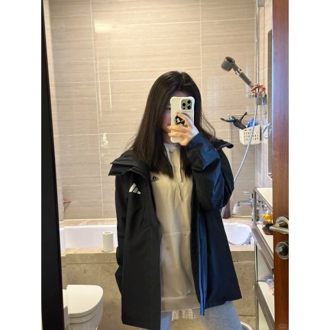 Adidas阿迪也有自己的黑武士冲锋衣Entrada 22 防水夹克