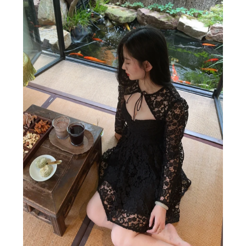 蕾丝披肩小黑裙