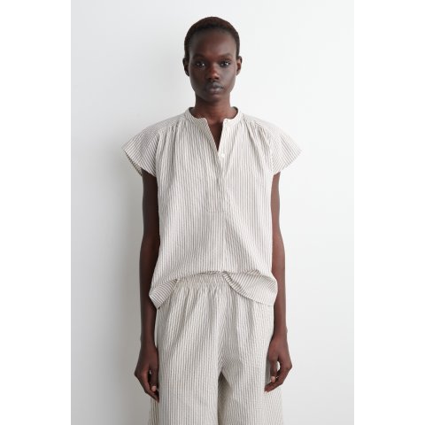 条纹泡泡袖上衣