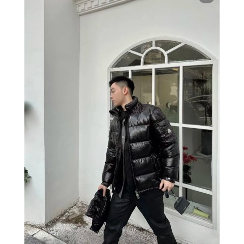 Moncler Maya 连帽羽绒夹克