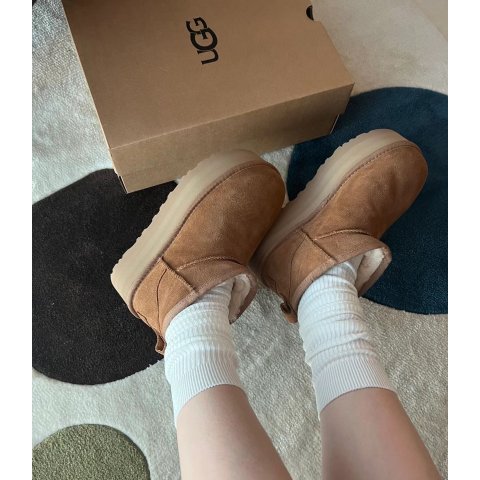 UGG Classic Mini Platform 栗色短靴