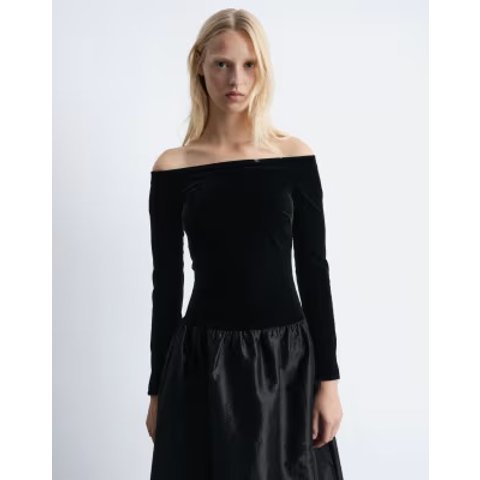 & Other Stories 黑色天鹅绒缎面露肩长裙