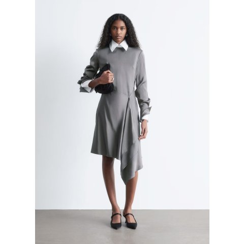 长袖不对称连衣裙