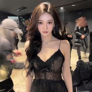 Jisoo同款$292 经典蕾丝裙$429