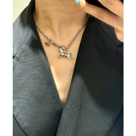 马造型吊坠项链