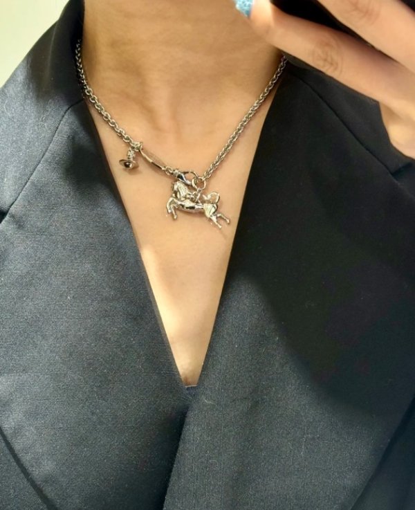 马造型吊坠项链
