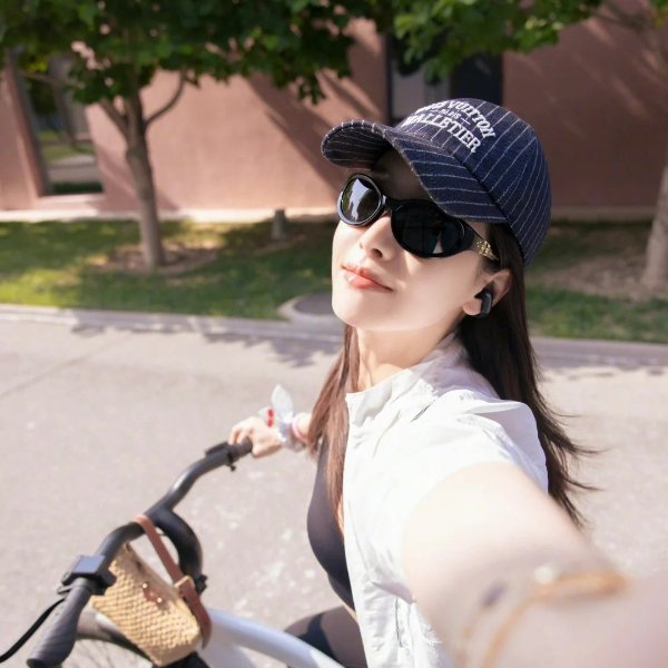 Gentle Monster Ion 黑色墨镜