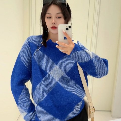 Checked别针毛衣