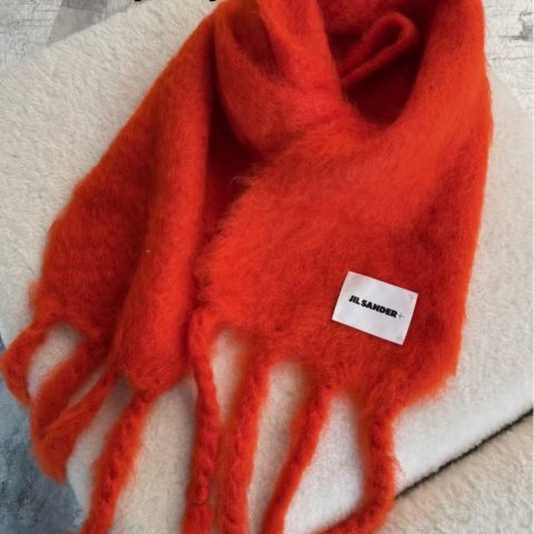 红色薄款羊毛围巾