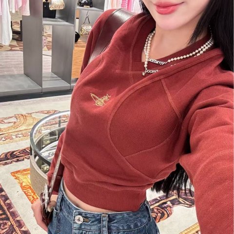 红色裁剪卫衣
