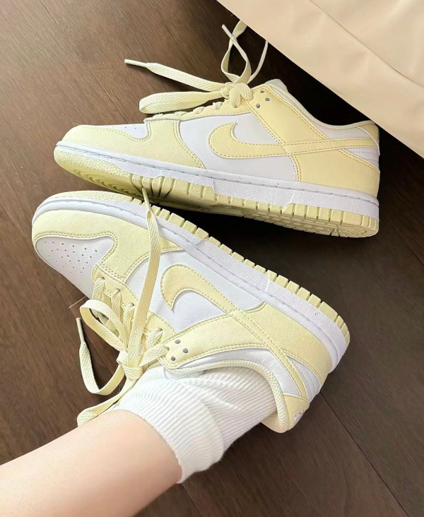 Dunk Low 奶黄色