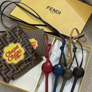 Fendi 出来挨打！2024早秋秀场盘点 新款棒棒糖包居然$790？！