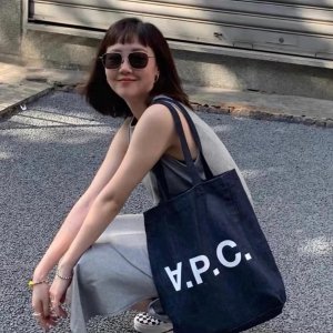 A.P.C. 极简主义穿搭 捡漏实用包包、宝可梦联名系列等