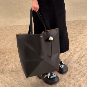 Loewe 神秘私促场！Puzzle包包、马海毛围巾、Pebble腰带