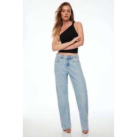 Dynamite男友风扭转设计牛仔裤