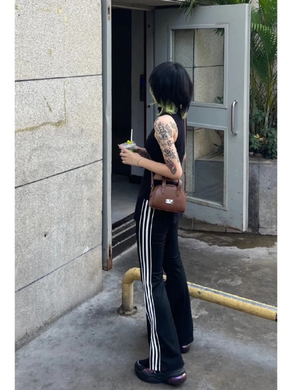 女大童三叶草微喇legging