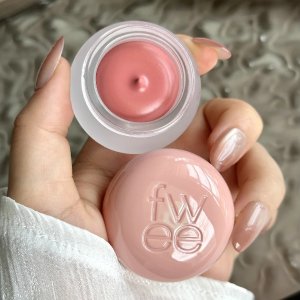 爆火补货！ 妈生血色感 图@试色小妖Fwee 唇颊两用唇泥（多色可选）