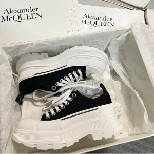 Alexander McQueen 这也太好买了❗封面同款Tread厚底$630