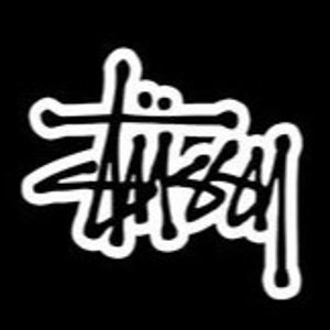 Stussy 清仓好价 美式街头风 牛油果色卫衣€51