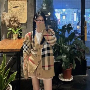 Burberry 经典款狂促 双面棉服$857 格纹托特$1117