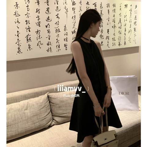 AMI 小黑裙