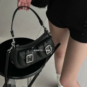 Coach 奥莱新品上新 封面款$229(原$490) 你别太会设计了！