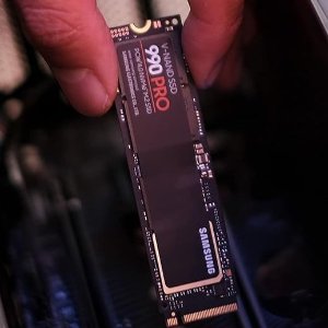 SAMSUNG 990 Pro SSD 4TB 固态硬盘