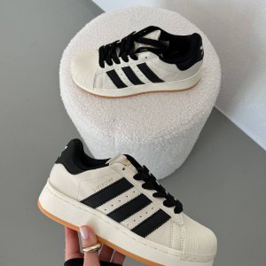 Adidas 潮鞋炸底价 封面贝壳头$49 | Smith牛筋底紅尾$35