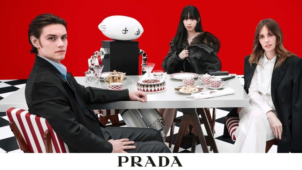 派对时间到🎵💃！被PRADA 24假日系列 「Demure」到了✨🌟！