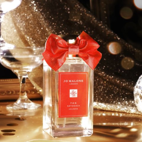 圣诞限定系列香氛上新收圣诞礼物🎁Jo Malone 满赠限定新香:苦橙➕冷杉与苦艾中样