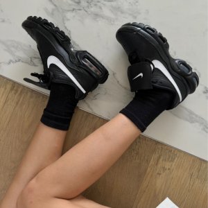 ssense折扣区 Nike专场 V2K跑鞋$110  奶橘色卫衣$39