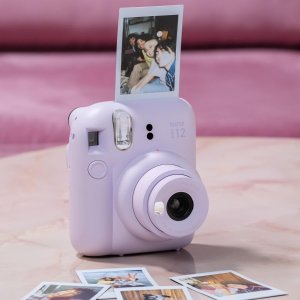 Fujifilm Mini 12拍立得圣诞套装$110，含相机包+相纸+相纸夹