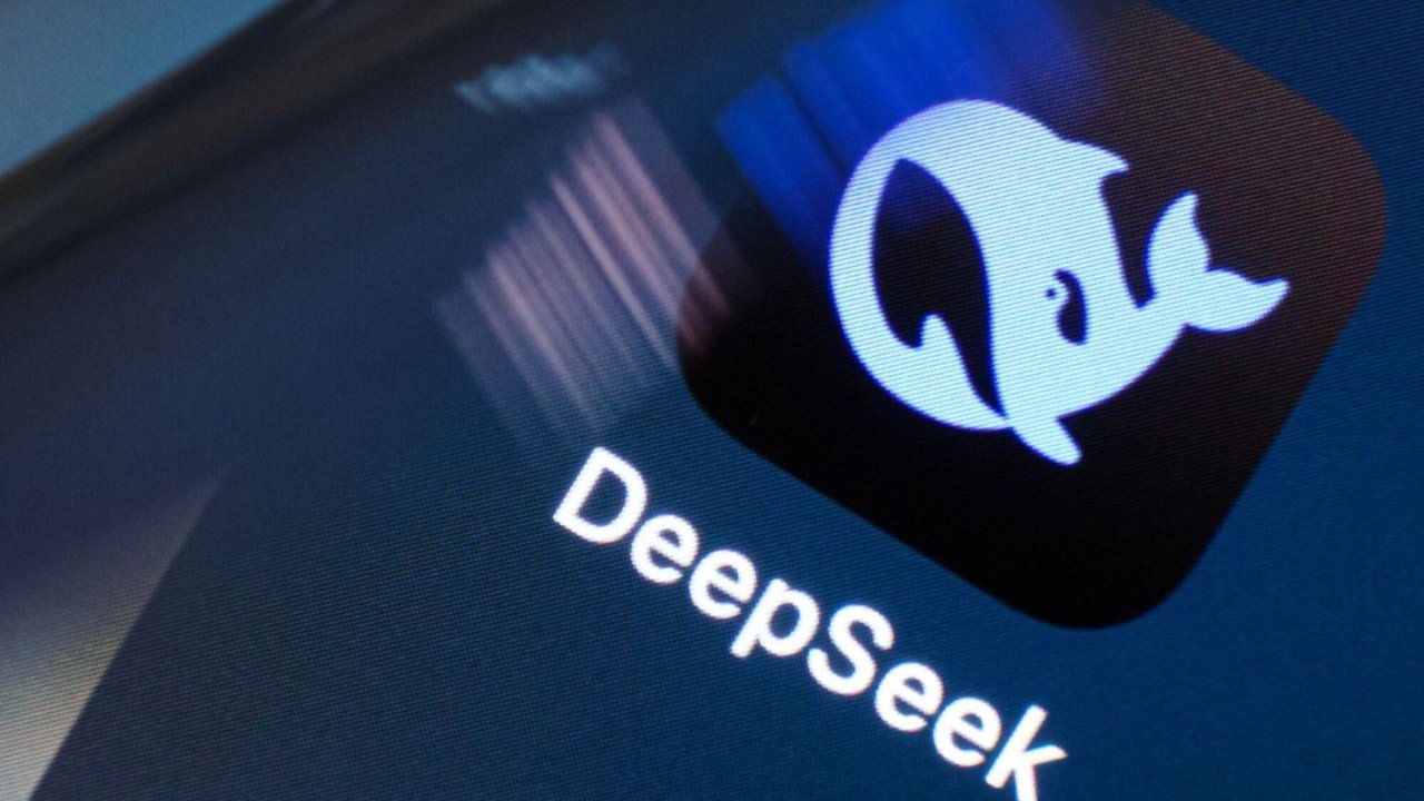 中国AI模型DeepSeek爆了，🔥超越ChatGpt！英伟达股票大跌17%，美股崩盘了…