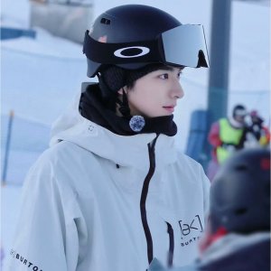 Burton 冬季促销 滑雪手套$79.99 打底T恤$29.99